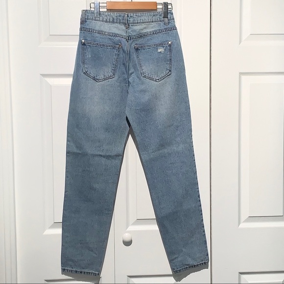 Forever 21 ripped boyfriend jeans - Picture 2 of 3